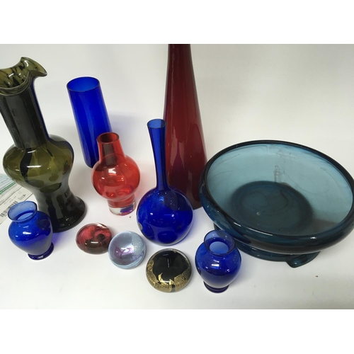 1032 - A collection of coloured mid 20th century art glass including a cloud glass bowl.