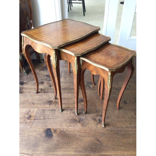 1220 - A Nest of three French Louis XV style walnut and parquetry tables with gilt metal mounts. Sold in si... 