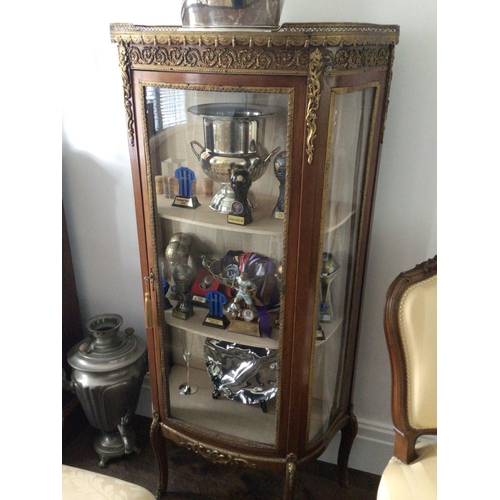 1223 - A French late 19th century display cabinet with a marble top and gilt metal mounts.