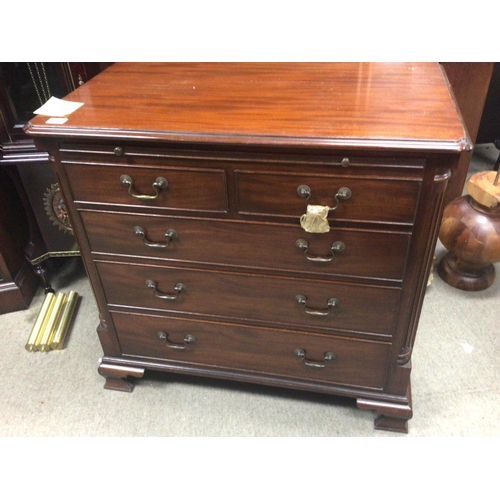 1300 - A quality Mahogany George III style chest of drawers with brushing slide above two short and three l... 