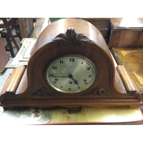 1319 - A large 1930s oak chiming mantle clock AF