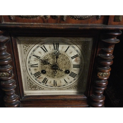 1320 - Victorian pillar eight day mahogany cased mantle clock.