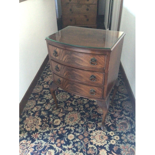 1352 - An inlaid wall mirror of rectangular shape and a small mahogany chest of drawers with cabriole legs.