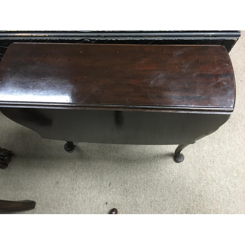 1361 - A mahogany drop leaf table. 66cm wide