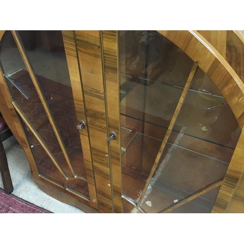 1392 - An art deco design cabinet. Cracked glass. 120 x 130 x 35cm