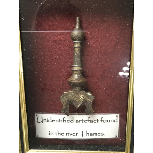 2005 - Cased collection of metal detector finds including Alderman Clay pipes dated 1740-1780. This lot can... 