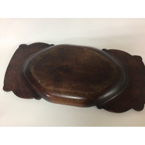 836 - An interesting late 19th century carved hardwood dish carved from one piece of wood and possibly Abo... 