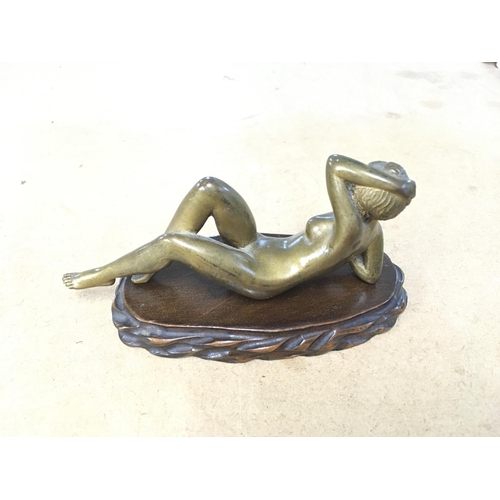 845 - A small bronze nude. 13cm wide. Postage B