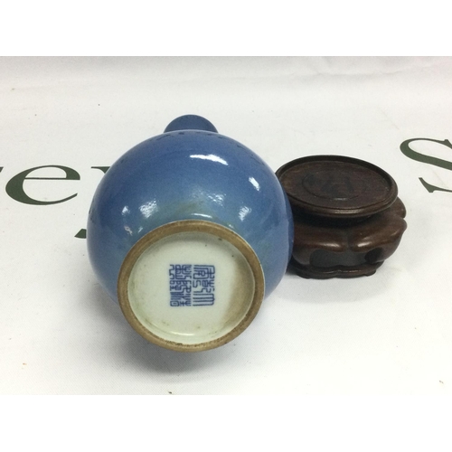 910 - A Chinese garlic vase in blue and raised on a carved hardwood stand, approx total height 20.5cm. Shi... 