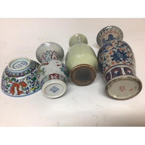 947 - A collection of 20th century Chinese export ceramics three vases and a bowl (4) no reserve.