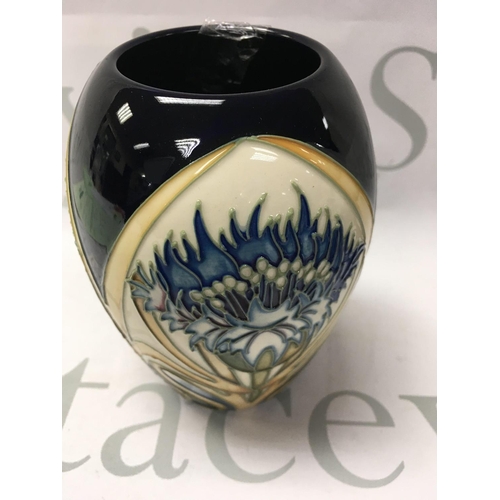 1013 - A Moorcroft trial cornflower limited edition vase 14 cm .