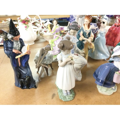 1085 - A collection of 13 ceramic figurines including Lladro Royal Doulton etc.