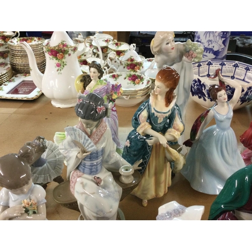 1085 - A collection of 13 ceramic figurines including Lladro Royal Doulton etc.