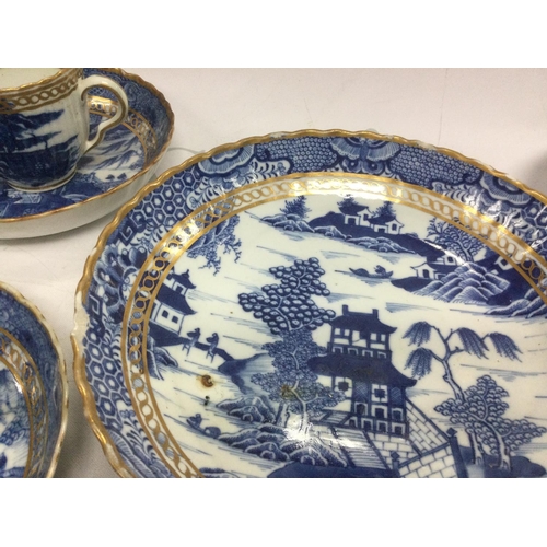 899 - A collection of blue and white ceramics including a bowl with gilt edging, approx width 20.5cm, some... 