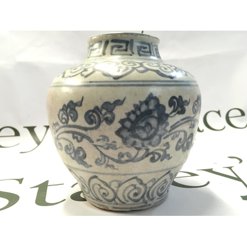 924 - A Chinese Ming stoneware blue and white jar, this lot cannot be posted