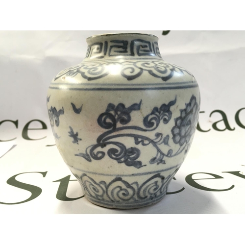 924 - A Chinese Ming stoneware blue and white jar, this lot cannot be posted