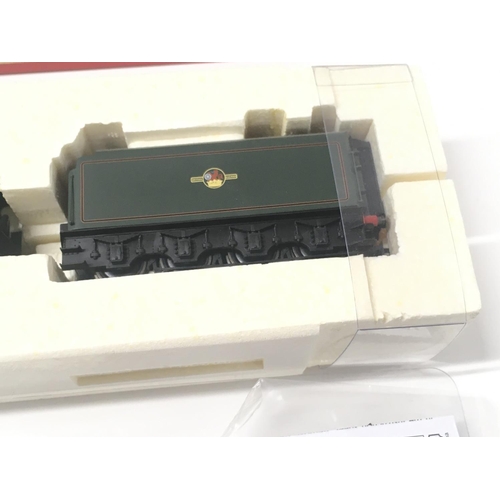 106 - A boxed Hornby model Locomotive R 2340 Class A4 Golden Plover. DCC Ready 00 gauage.