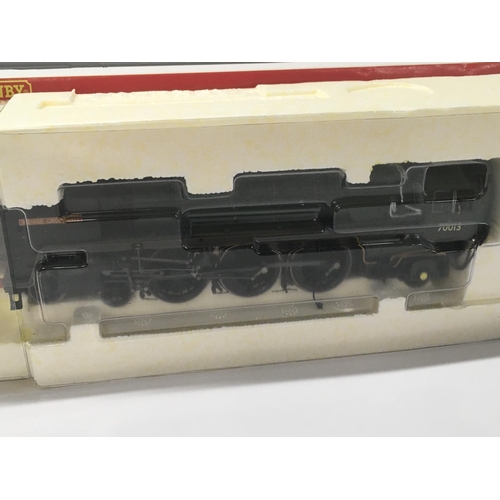 110 - A boxed Special edition Hornby model locomotive R2565 Britannia Class 70013 Oliver Cromwell. DCC rea... 