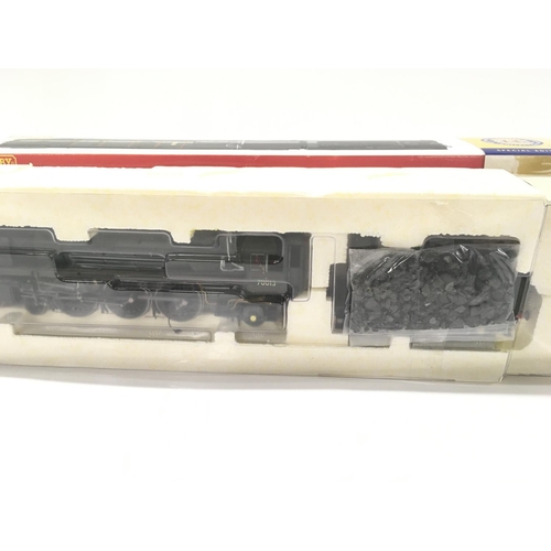 110 - A boxed Special edition Hornby model locomotive R2565 Britannia Class 70013 Oliver Cromwell. DCC rea... 