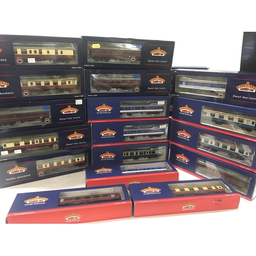 119 - A collection of 30 boxed Bachmann model railway coaches 00 gauge. Includes numerous liveryâs.