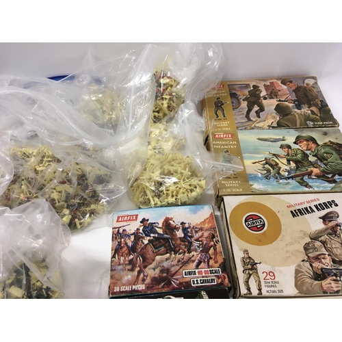 153 - A collection of model plastic soldiers both boxed and loose. Boxed sets are 7 Airfix, also 3 empty A... 