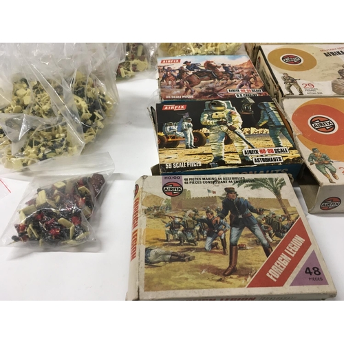 153 - A collection of model plastic soldiers both boxed and loose. Boxed sets are 7 Airfix, also 3 empty A... 