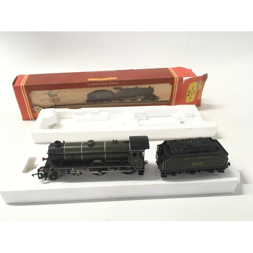 294 - A boxed Model locomotive with tender by Hornby. R.817 SR 4 4 0. ETON. 00 gauge. No Reserve