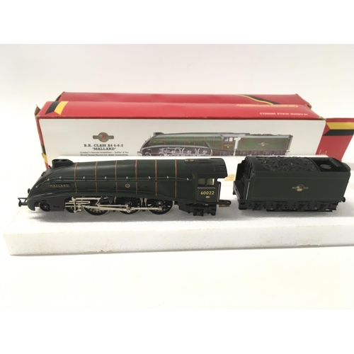 295 - 2x boxed model locomotives with tender by Hornby includes R.855 LNER Flying Scotsman and R.350 A4 Ma... 