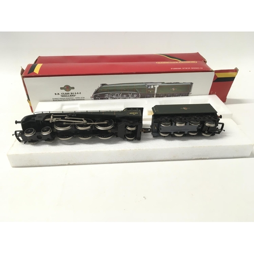 295 - 2x boxed model locomotives with tender by Hornby includes R.855 LNER Flying Scotsman and R.350 A4 Ma... 