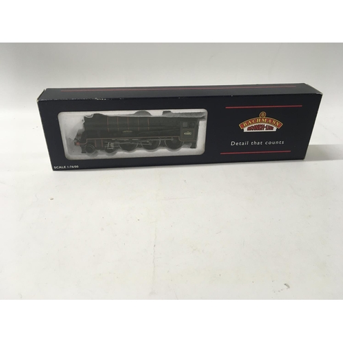 304 - A boxed 00 gauge model locomotive by Bachmann TMC 202. Jubilee 45682 Trafalgar. BR green Stanier ten... 