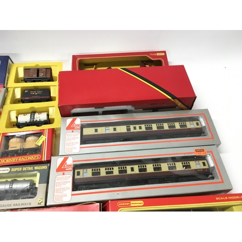 312 - A collection of 20 boxed and loose 00 gauge model railway coaches..wagons and cars. Manufacturers in... 