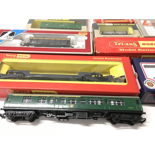 312 - A collection of 20 boxed and loose 00 gauge model railway coaches..wagons and cars. Manufacturers in... 