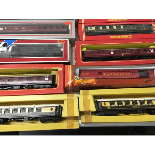 313 - A collection of 17 boxed and 1 loose Coaches and cars 00 gauge. Manufacturers include Hornby..Lima. ... 