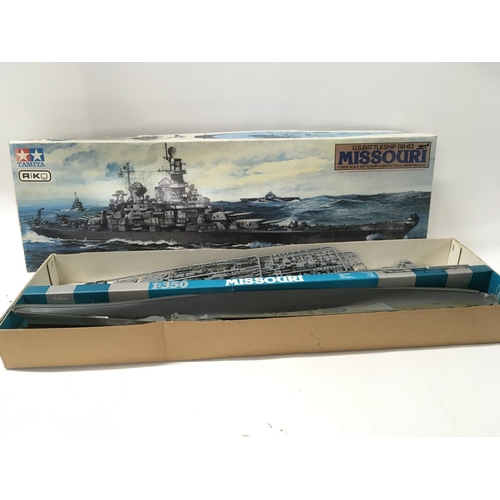 329 - 3x boxed Warship model kits includes Battle Cruiser HMS HOOD by Trumpeterâ¦.Battleship USS MISSOURI... 