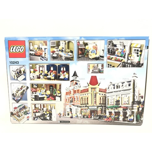 402 - A Boxed And Sealed Lego Creator Parisian Restaurant #10243.