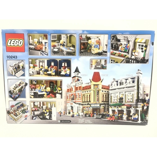 438 - A Boxed And Sealed Lego Creator Parisian Restaurant #10243.