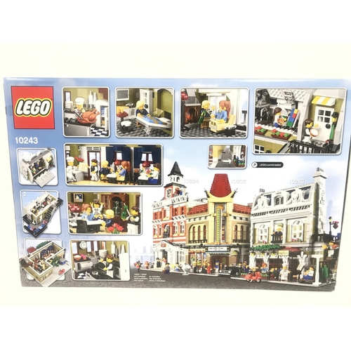 445 - A Boxed And Sealed Lego Creator Parisian Restaurant #10243.