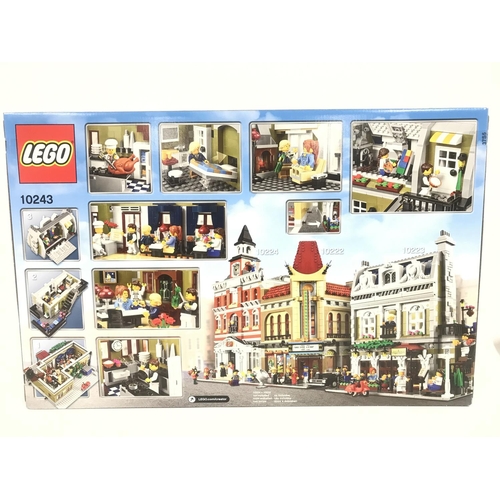 454 - A Boxed And Sealed Lego Creator Parisian Restaurant #10243.