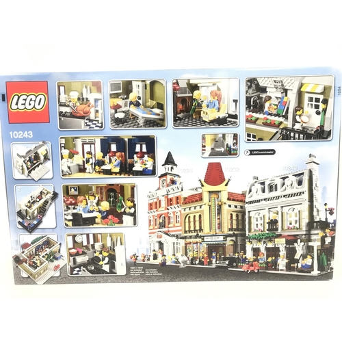 462 - A Boxed And Sealed Lego Creator Parisian Restaurant #10243.