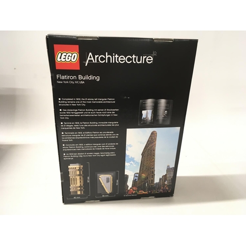 541 - 2x sealed boxed Lego Architecture sets #21029. Buckingham Palaceâ¦also # 21023 Flatiron Building