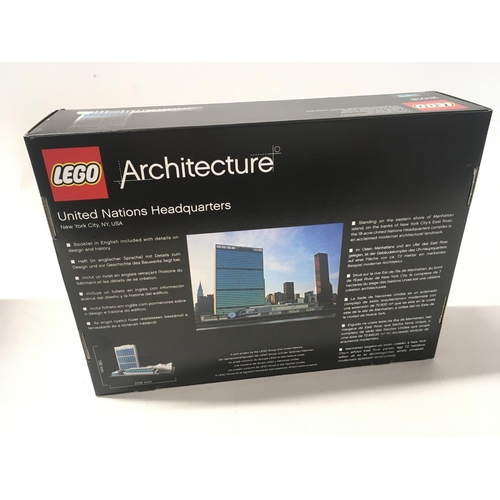 567 - 3x sealed boxed Lego Architecture set includes # 21019 The Eiffel Towerâ¦. # 21020 Trevi Fountainâ... 