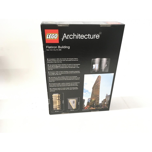 580 - 3x sealed boxed Lego Architecture sets including # 21024 Louvreâ¦# 21023 Flatiron Buildingâ¦ # 210... 