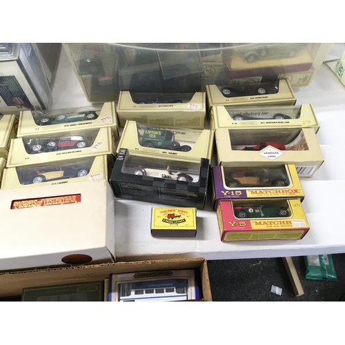 587 - Large collection of boxed model diecast models including a large number of model fire engines etc. N... 