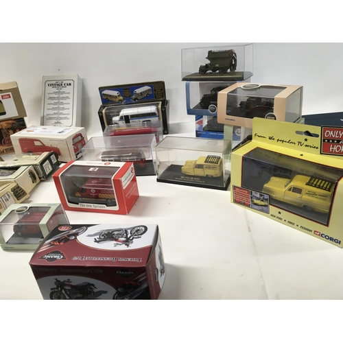 689 - A collection in excess of 20 boxed diecast vehicles featuring buses..vans..cars..etc. manufacturers ... 