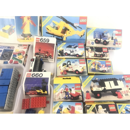 736 - A collection Of Various Boxed And Loose Lego Sets. All Boxes Have Been Opened. And a Collection of L... 