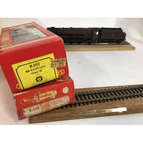 819 - 3x Hornby locomotives 2 boxed one loose on display track. Includes R2015 city of Bradfordâs..R053 ... 