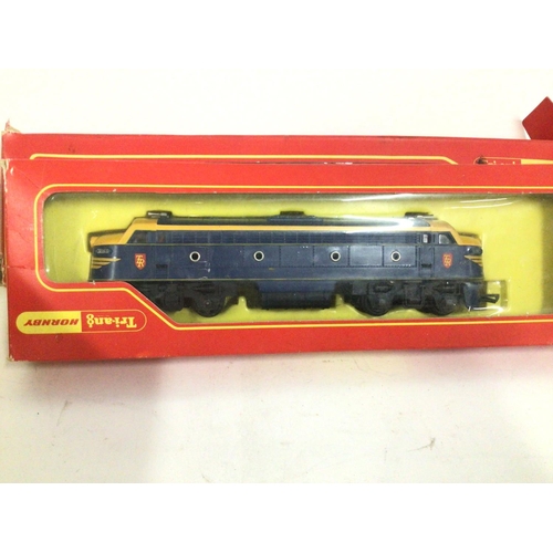 820 - 3x boxed Triang Hornby model locomotives includes R.259S. Britannia with tenderâ¦R051 GWR â¦R.159 ... 