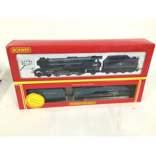 823 - 2x boxed Hornby model 00 gauge locomotives with tenders includes R2152 class A3 60085 Manna. Also a ... 