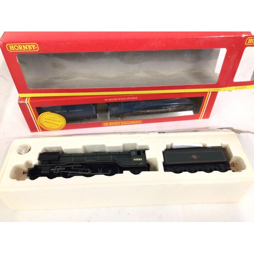 823 - 2x boxed Hornby model 00 gauge locomotives with tenders includes R2152 class A3 60085 Manna. Also a ... 