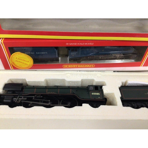 823 - 2x boxed Hornby model 00 gauge locomotives with tenders includes R2152 class A3 60085 Manna. Also a ... 